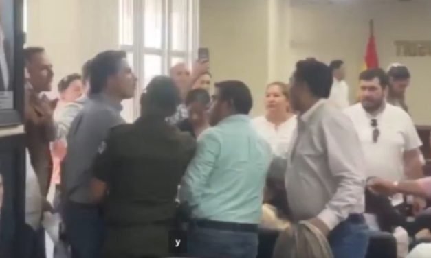 GRITOS, EMPUJONES Y TENSIÓN EN DEBATE POR TERRENO DE LA FISCALÍA