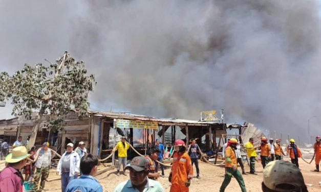INCENDIO REDUCE A CENIZAS EL MERCADO NUEVO DE ASCENSIÓN DE GUARAYOS