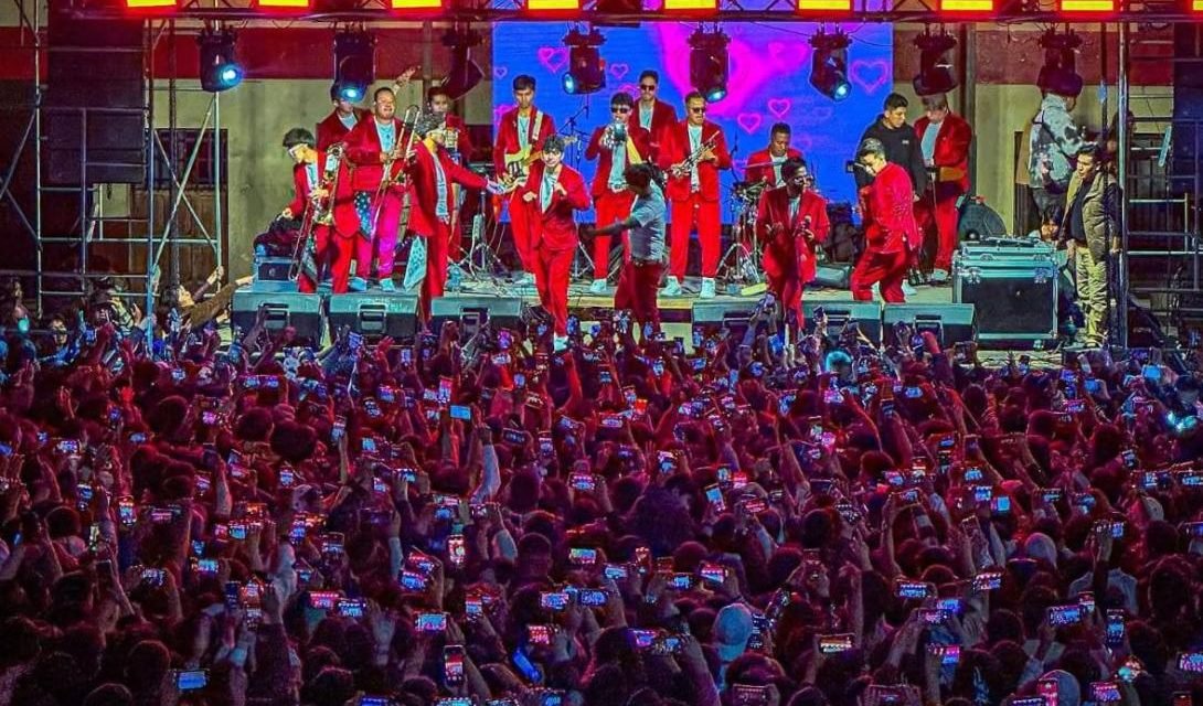 DIRECTORA Y CANTANTE ARRESTADOS TRAS AVALANCHA EN COLEGIO DE ORURO