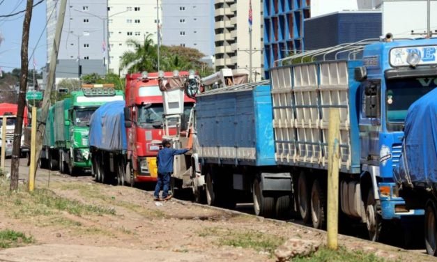 CRISIS DE COMBUSTIBLE AFECTA Al SECTOR PRODUCTIVO, TRANSPORTE Y ECONOMÍA NACIONAL