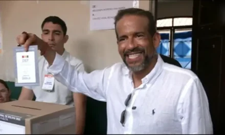 EL GOBERNADOR PARTICIPÓ EN UN VOTO HISTÓRICO TRAS SU LIBERACIÓN DE CHONCHOCORO