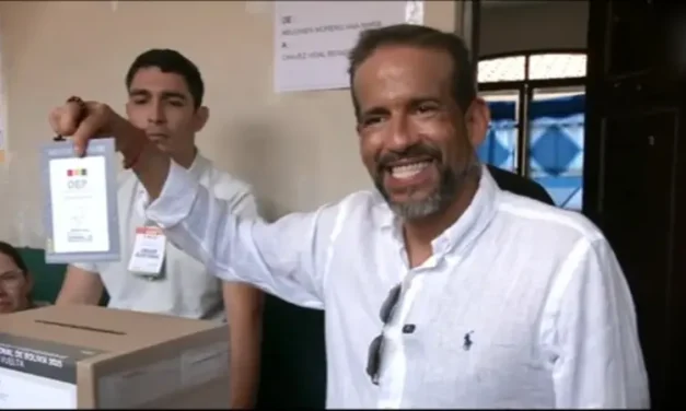 EL GOBERNADOR PARTICIPÓ EN UN VOTO HISTÓRICO TRAS SU LIBERACIÓN DE CHONCHOCORO