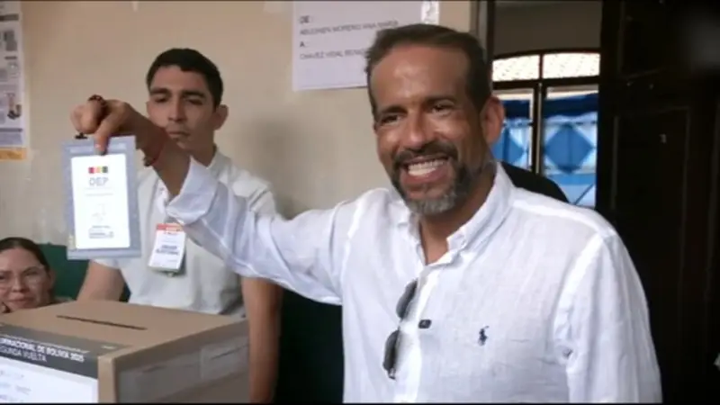 EL GOBERNADOR PARTICIPÓ EN UN VOTO HISTÓRICO TRAS SU LIBERACIÓN DE CHONCHOCORO