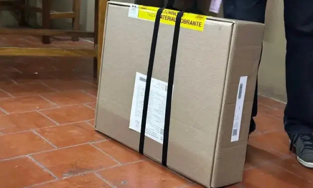 LLEGARON LAS PRIMERAS MALETAS Y ARRANCA EL CONTEO DE VOTOS EN SANTA CRUZ