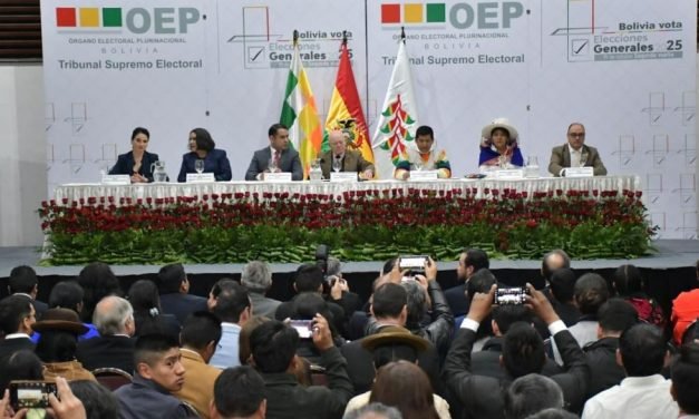 EL TSE ACREDITA A SENADORES Y DIPUTADOS QUE INTEGRARÁN LA PRÓXIMA ASAMBLEA