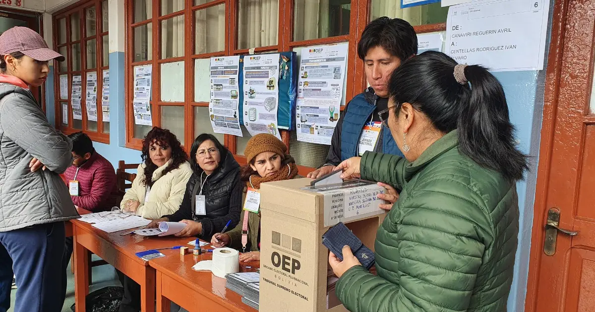 ACTIVISTA ALERTAN IRREGULARIDADES EN COMICIOS Y TSE RECHAZA ACUSACIONES