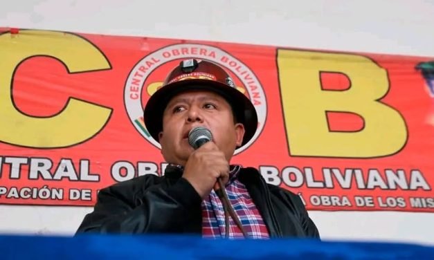 HUARACHI DEJA LA COB MIENTRAS EL CONGRESO DEFINE NUEVOS LÍDERES