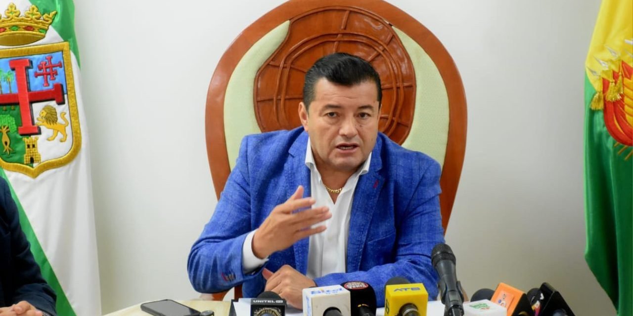 ALCALDE CRUCEÑO CONFIRMAN RENOVACIÓN DE CONTRATOS EN EL ÁREA DE SALUD