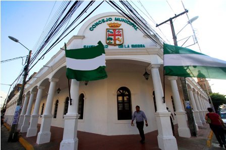 CONCEJO MUNICIPAL AFRONTA GASTO EXCESIVO POR EXCESO DE PERSONAL, DENUNCIA MEDRANO