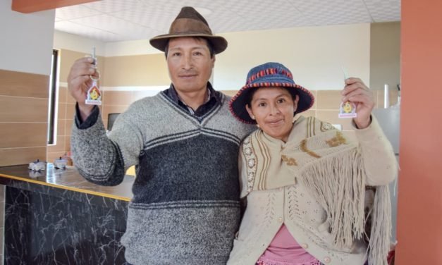 GOBIERNO ENTREGA 30 VIVIENDAS A 105 FAMILIAS EN AYO AYO