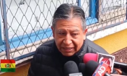 DAVID CHOQUEHUANCA VOTA EN MIRAFLORES Y LLAMA A RESPETAR RESULTADOS ELECTORALES