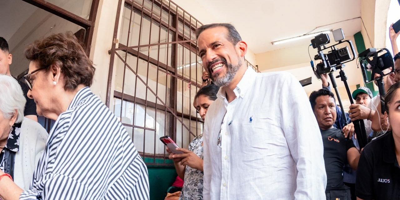 GOBERNADOR CRUCEÑO FELICITA A RODRIGO PAZ E INSTA A TRABAJAR POR LA CRISIS DEL PAÍS