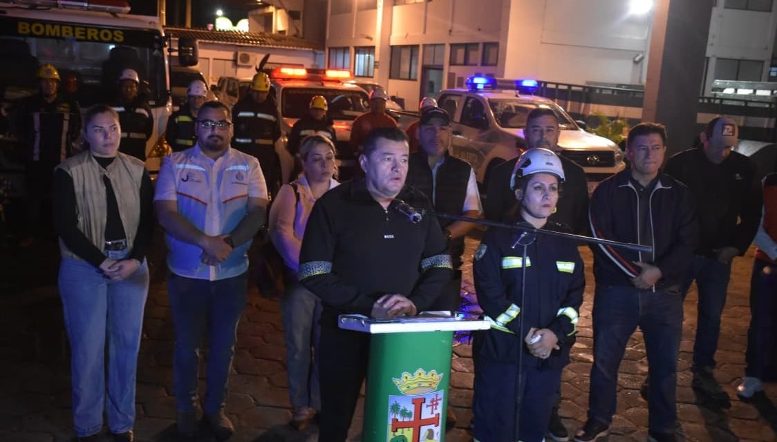 LLUVIAS PROVOCARON EMERGENCIAS Y LA ALCALDÍA MOVILIZÓ PERSONAL EN SANTA CRUZ