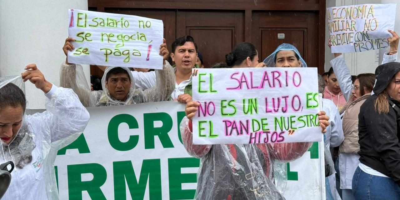 PROFESIONALES EN SALUD REALIZAN PARO DE 24 HORAS Y CACEROLAZO POR RETRASO DE SALARIOS