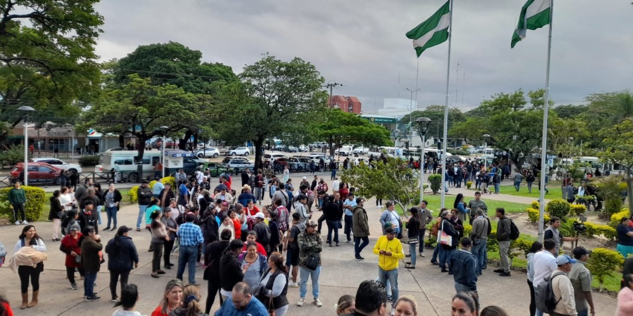 JHONNY FERNÁNDEZ SE VA QUEDANDO SIN APOYO