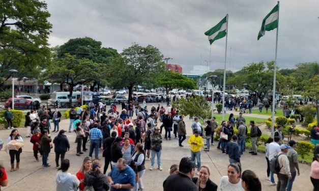 JHONNY FERNÁNDEZ SE VA QUEDANDO SIN APOYO