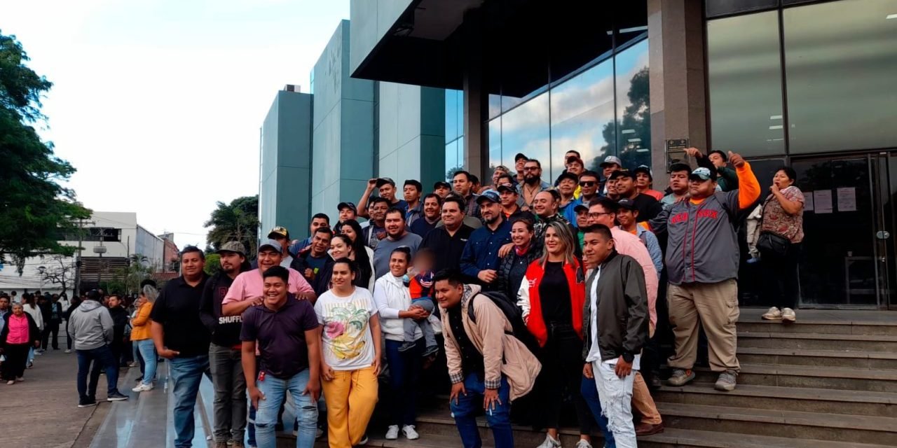 FUNCIONARIOS MUNICIPALES CONVOCADOS PARA DEFENDER A JHONNY FERNÁNDEZ