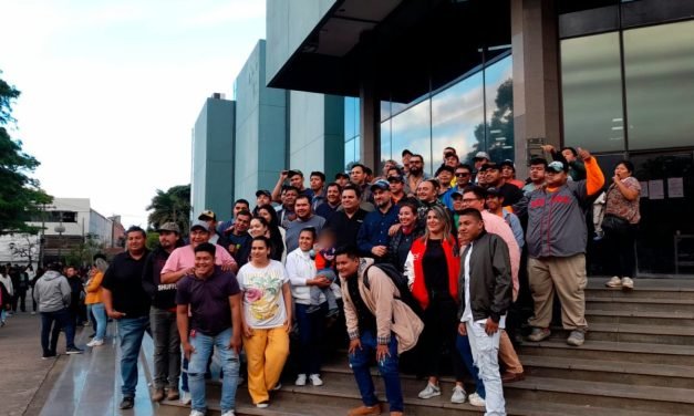 FUNCIONARIOS MUNICIPALES CONVOCADOS PARA DEFENDER A JHONNY FERNÁNDEZ