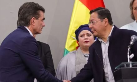 PRESIDENTE ARCE FELICITA A RODRIGO PAZ Y SUBRAYA LA TRANSICIÓN ORDENADA