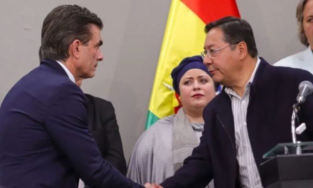 PRESIDENTE ARCE FELICITA A RODRIGO PAZ Y SUBRAYA LA TRANSICIÓN ORDENADA