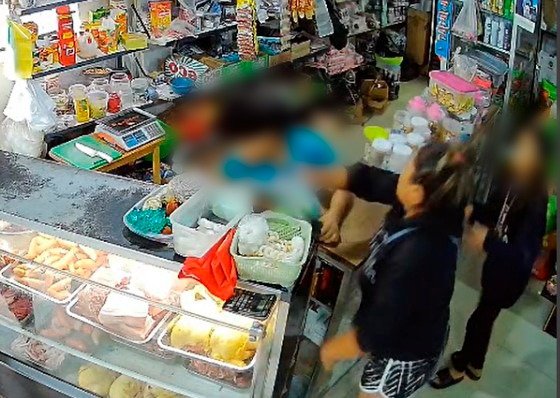 ADOLESCENTE ES GOLPEADO POR MUJER EN MINIMERCADO; MADRE PIDE JUSTICIA