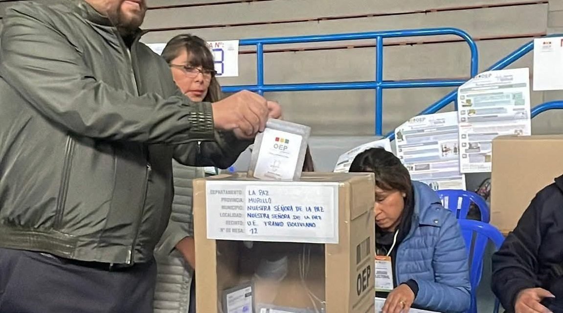 TRAS EJERCER SU VOTO, DORIA MEDINA ASEGURA APOYO AL GOBIERNO ELECTO