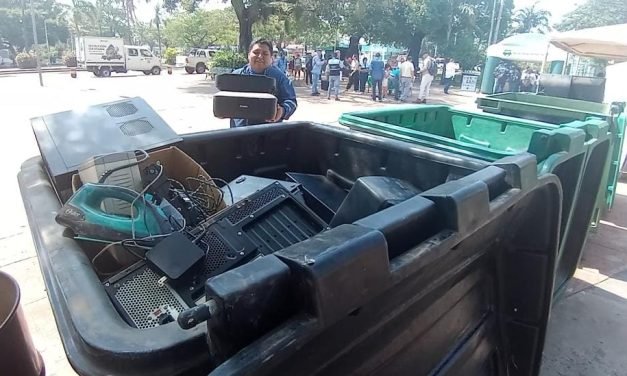 EMACRUZ PROMUEVE CONCIENCIA AMBIENTAL CON FERIA DE RECICLAJE ELECTRÓNICO