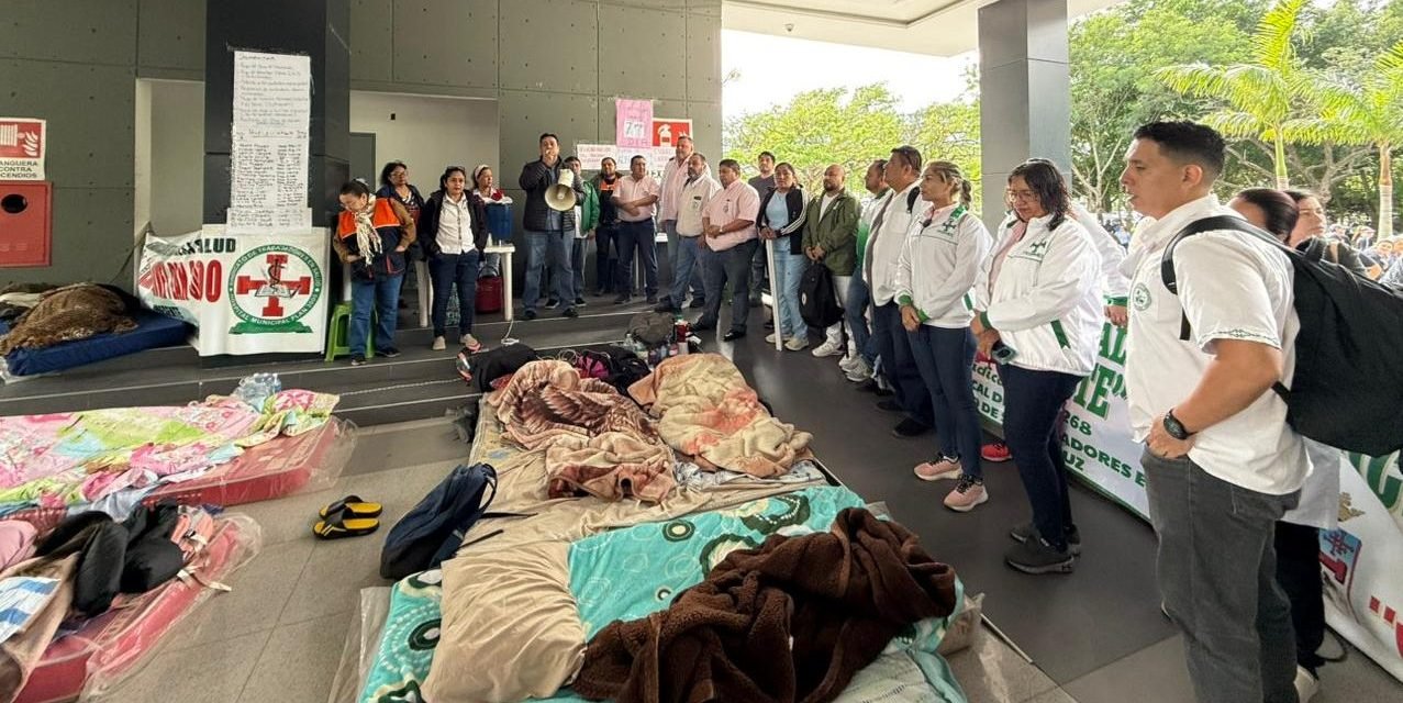 SANTA CRUZ: PARO DE SALUD Y HUELGA DE HAMBRE AFECTAN ATENCIÓN EN HOSPITALES