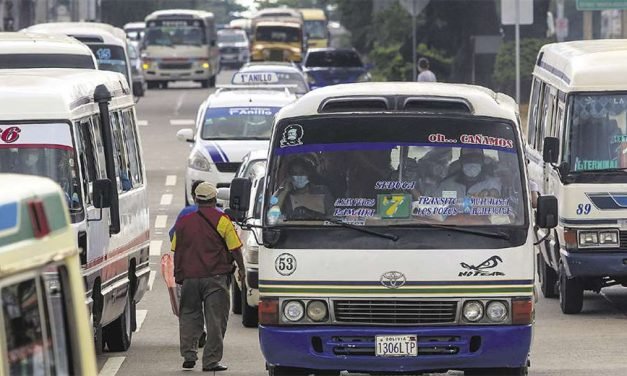 TRANSPORTE URBANO TRABAJA SOLO AL 30% POR FALTA DE COMBUSTIBLE