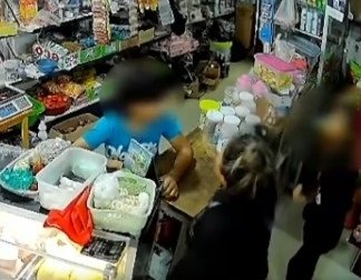 MUJER QUE GOLPEÓ A UN MENOR EN UNA TIENDA OFRECE DISCULPAS PÚBLICAS