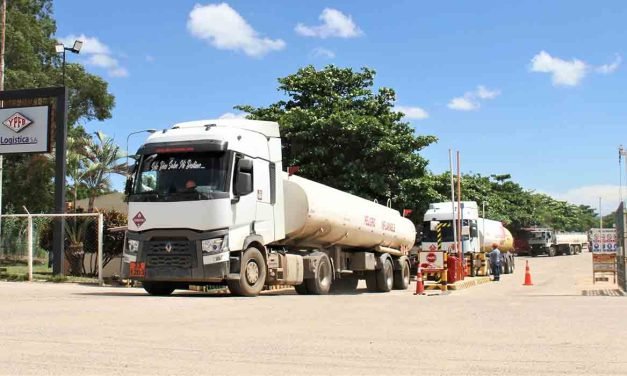 ARCE PROMULGA LEY 1657, CORTA Y EXCEPCIONAL, QUE PERMITE IMPORTAR COMBUSTIBLES