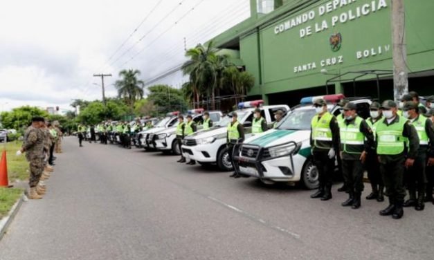POLICÍA DESPLIEGA OPERATIVO ESPECIAL EN LOS DIFERENTES CEMENTERIOS DE SANTA CRUZ