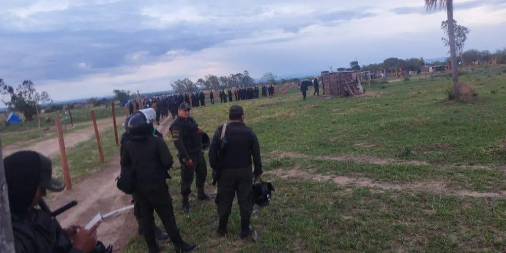 DESPLIEGAN 250 POLICÍAS EN GUARAYOS TRAS DENUNCIA DE AVASALLAMIENTO