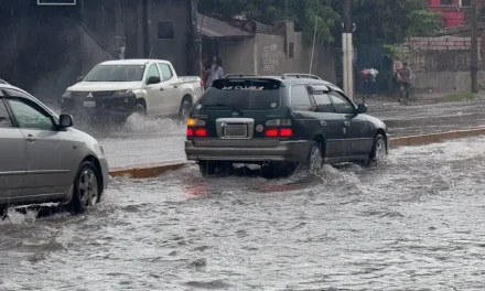 LLUEVE EN SANTA CRUZ Y LAS APPS DE MOVILIDAD TRIPLICAN SUS TARIFAS