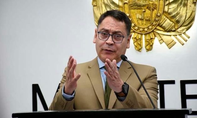 MERCADO DENUNCIA QUE AGUILERA HUYÓ DEL PAÍS PARA EVADIR RESPONSABILIDADES