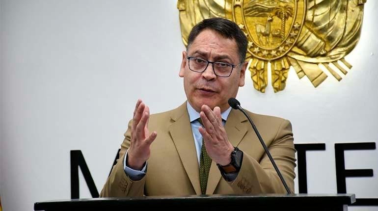 MERCADO DENUNCIA QUE AGUILERA HUYÓ DEL PAÍS PARA EVADIR RESPONSABILIDADES