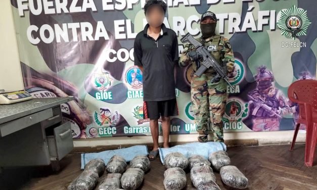 APREHENDEN A UN HOMBRE CON 15 PAQUETES DE MARIHUANA EN QUILLACOLLO