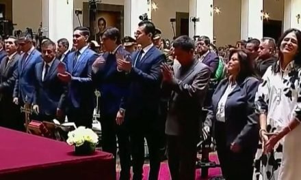 RODRIGO PAZ POSESIONA A SU EQUIPO MINISTERIAL