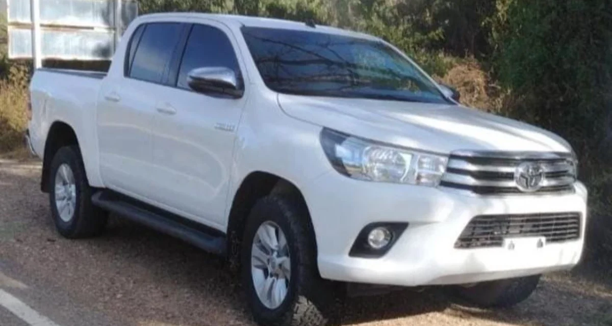 DELINCUENTES ATRACAN A UN HOMBRE EN YAPACANÍ Y SE LLEVAN SU CAMIONETA