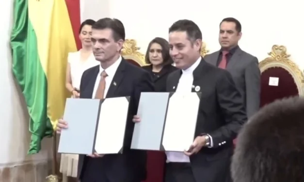 RODRIGO PAZ Y EDMAND LARA RECIBEN CREDENCIALES Y LLAMAN A LA UNIDAD Y LA DEMOCRACIA