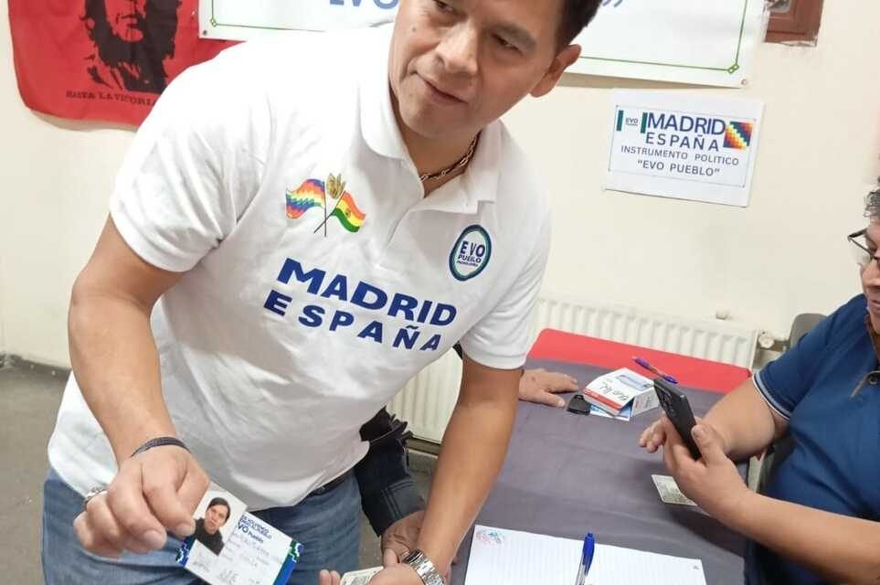 EL “EVISMO” CRUZA FRONTERAS: EVO PUEBLO SUMA SEGUIDORES EN ESPAÑA