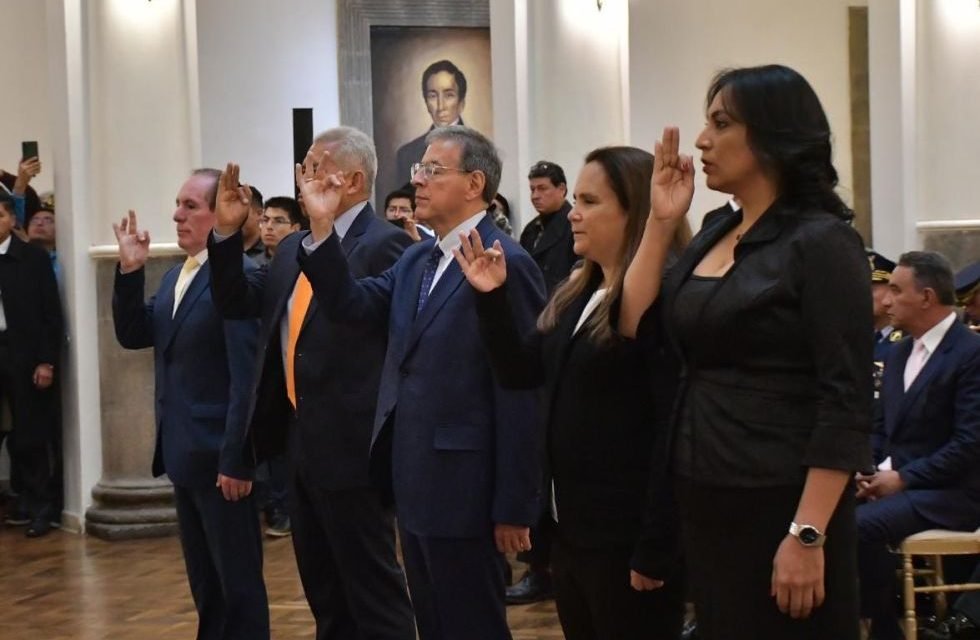 RODRIGO PAZ POSESIONA AL NUEVO DIRECTORIO DEL BANCO CENTRAL