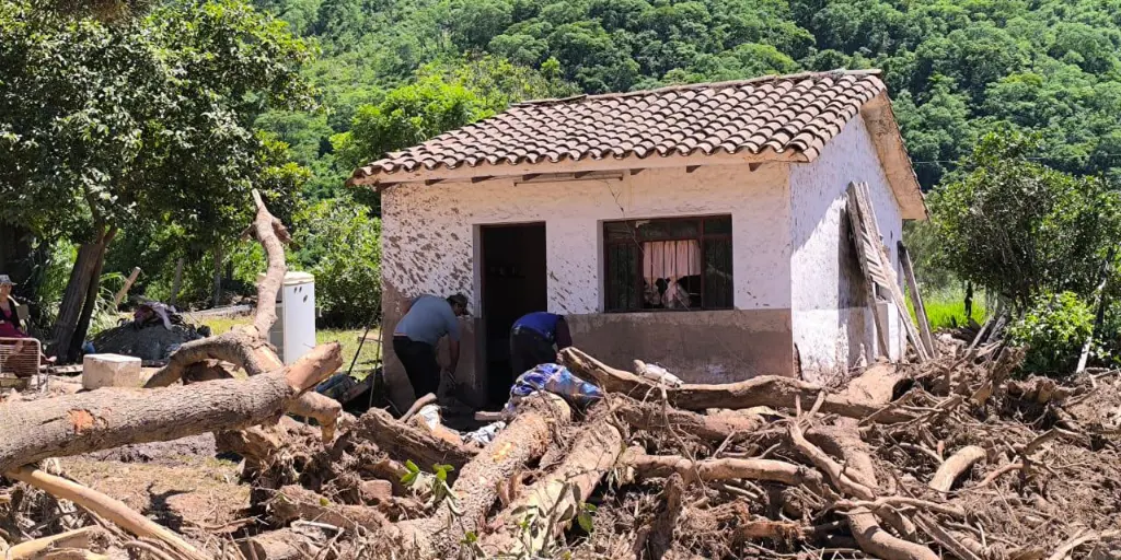 SAMAIPATA LUCHA CONTRA EL DESASTRE Y SIGUE BÚSQUEDA DE DOS MUJERES