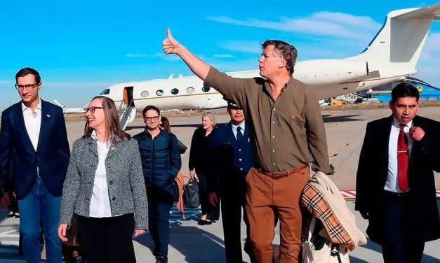 CHRISTOPHER LANDAU VISITA BOLIVIA CON MOTIVO DE LA POSESIÓN DE RODRIGO PAZ