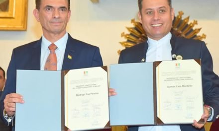 LA POLÍTICA EN LA CONSTITUCIÓN Y LOS IDEOLOGISMOS