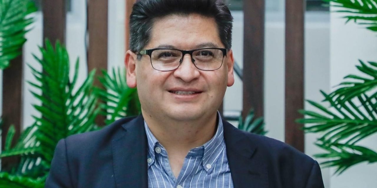 EXMINISTRO MONTENEGRO NIEGA QUE DESPACHO DE ECONOMÍA HAYA SIDO ENTREGADO “VACÍO”