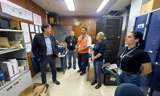 ZAMORA INSPECCIONA VIRU VIRU Y DESTACA OPORTUNIDADES PARA MEJORAR EL SERVICIO AÉREO