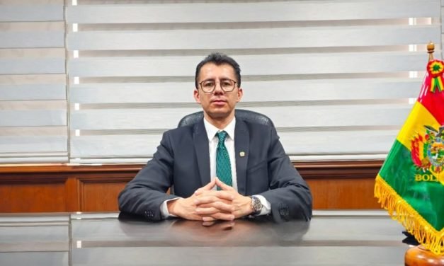 MINISTRO DE JUSTICIA RECHAZA CUALQUIER INTENTO DE APARTARLO DEL CARGO