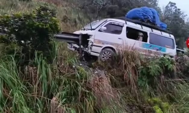 TRÁGICO ACCIDENTE EN LA CARRETERA LA PAZ–YUNGAS DEJA TRES MUERTOS