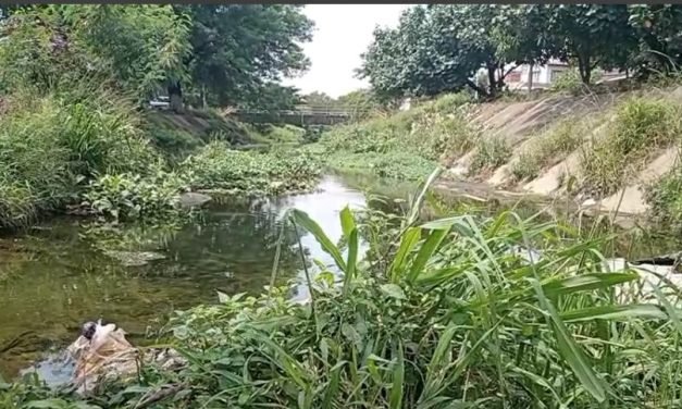 ABANDONO DEL CANAL PEDRO VÉLEZ PREOCUPA A VECINOS DE LA RADIAL 26